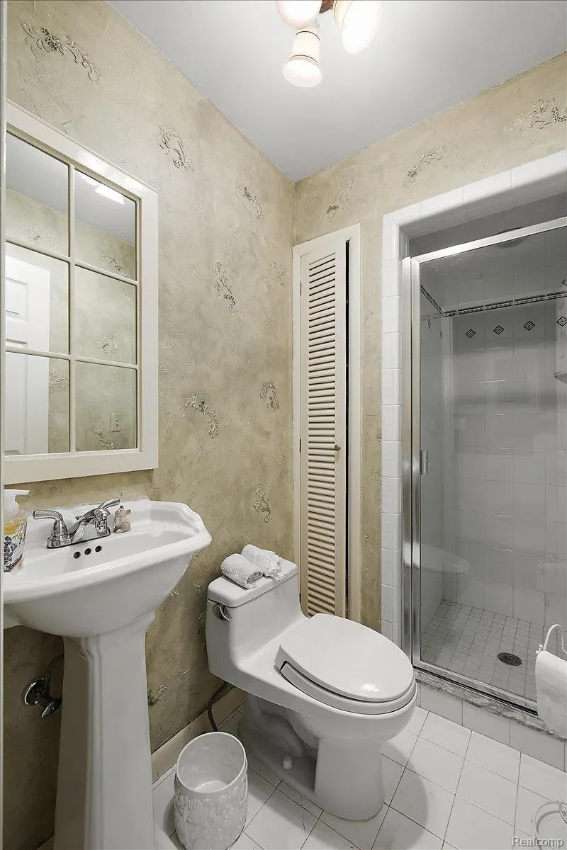 2236 Locklin Lane, West Bloomfield Charter Township, MI 48324, Orchard Lake Village, Michigan, United States. - Photo 24