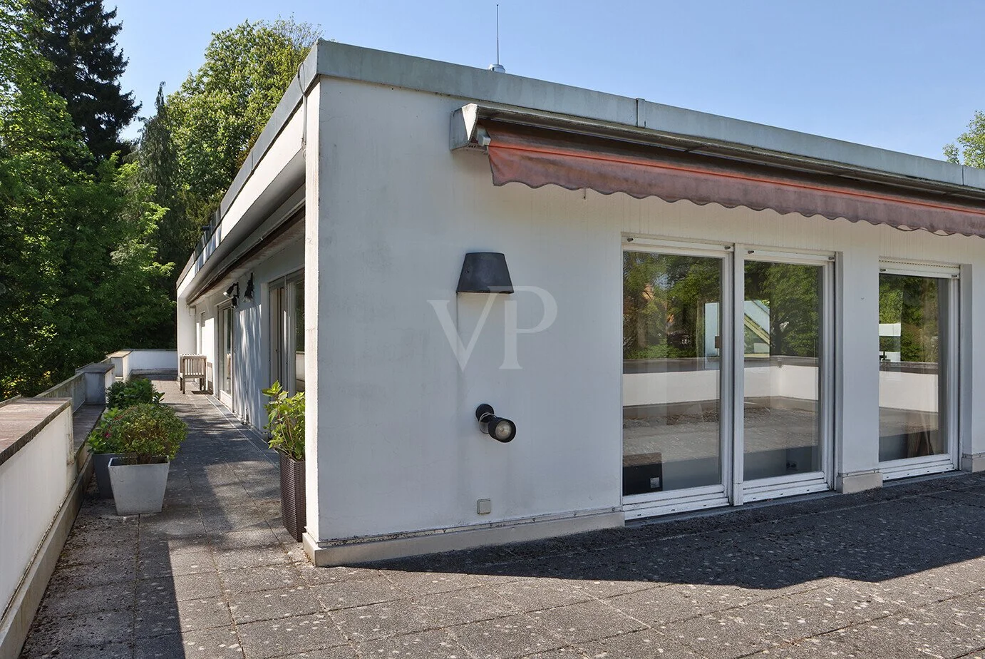Exterior photo 3