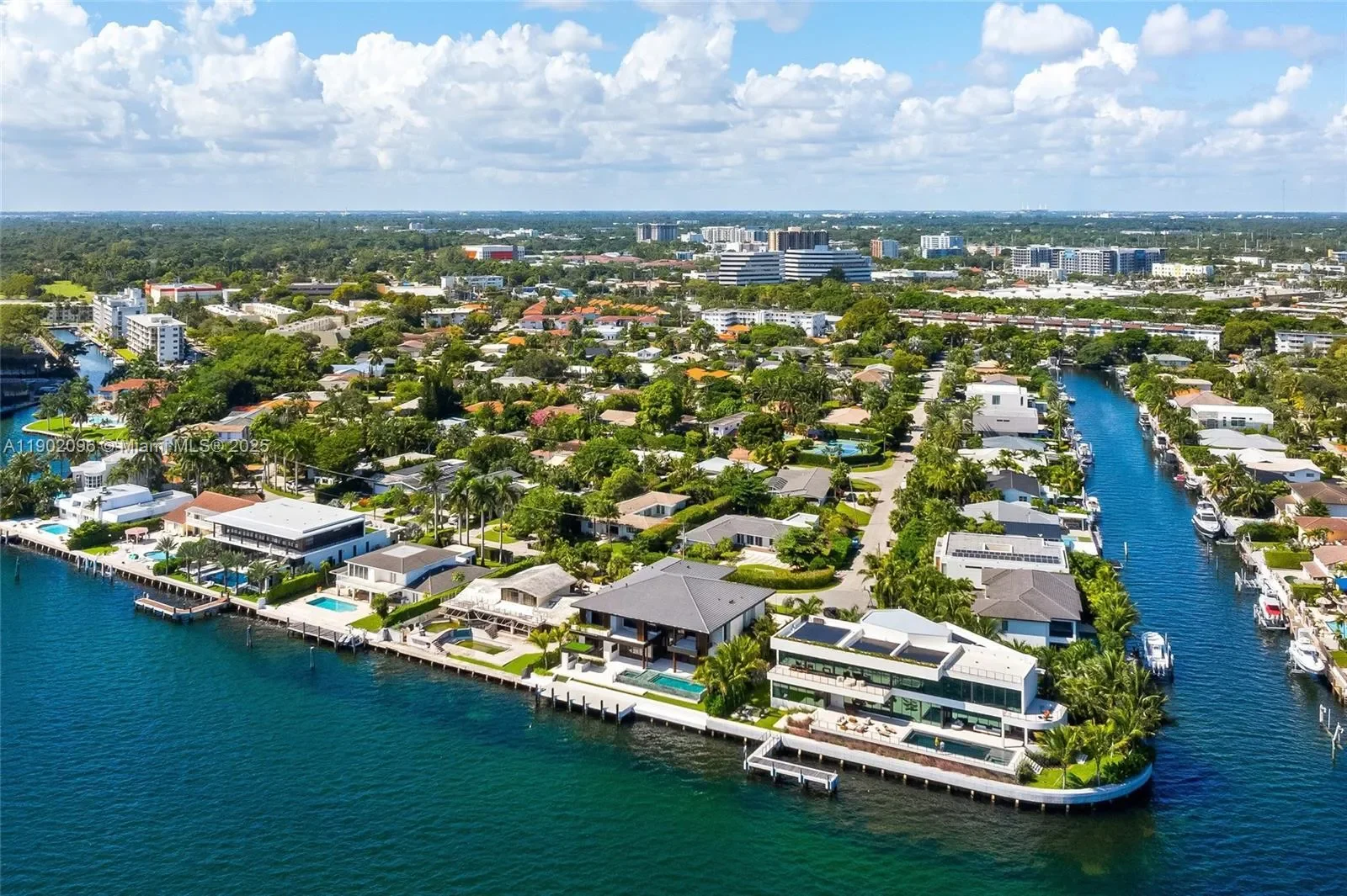 11404 N Bayshore Dr, North Miami Beach, Florida, United States. - Photo 58