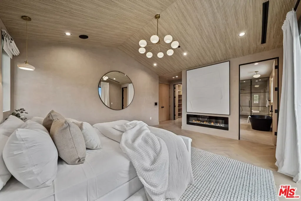 11317 Valley Spring Lane, Los Angeles, California, United States. - Photo 25