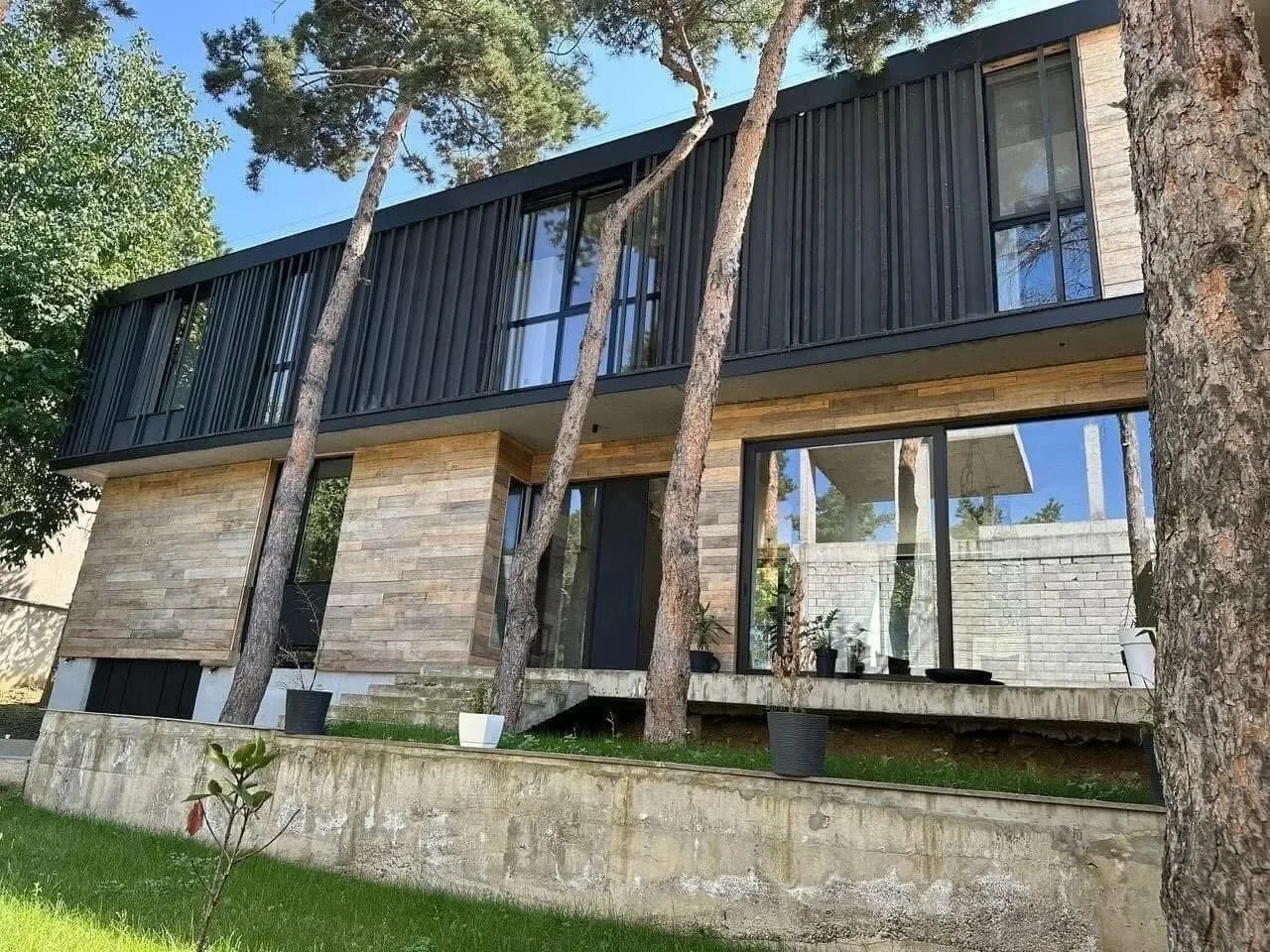 Exterior photo 2