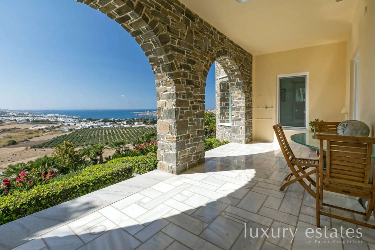 Exterior photo 4