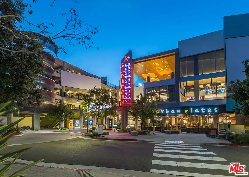 12920 Runway Road 360, Los Angeles, California, United States. - Photo 34