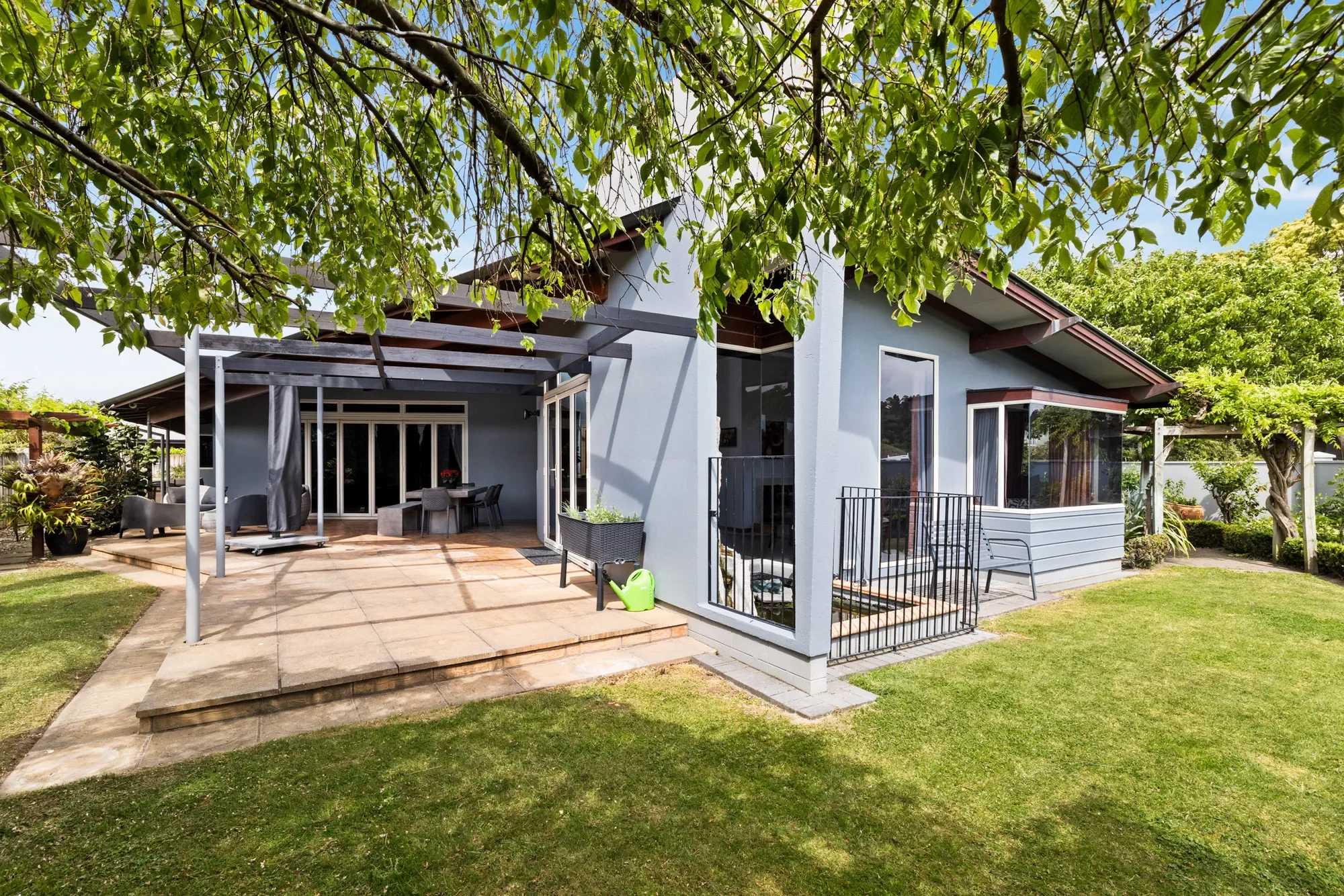 Exterior photo 6