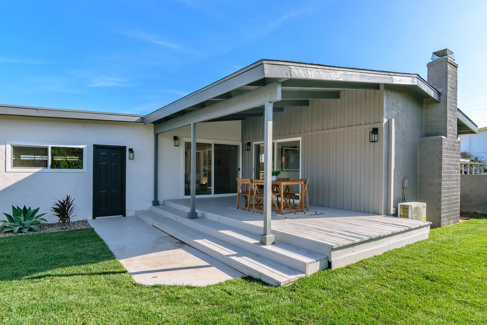 Exterior photo 3