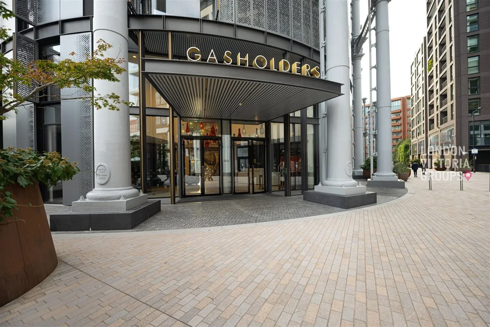 Exterior photo 3