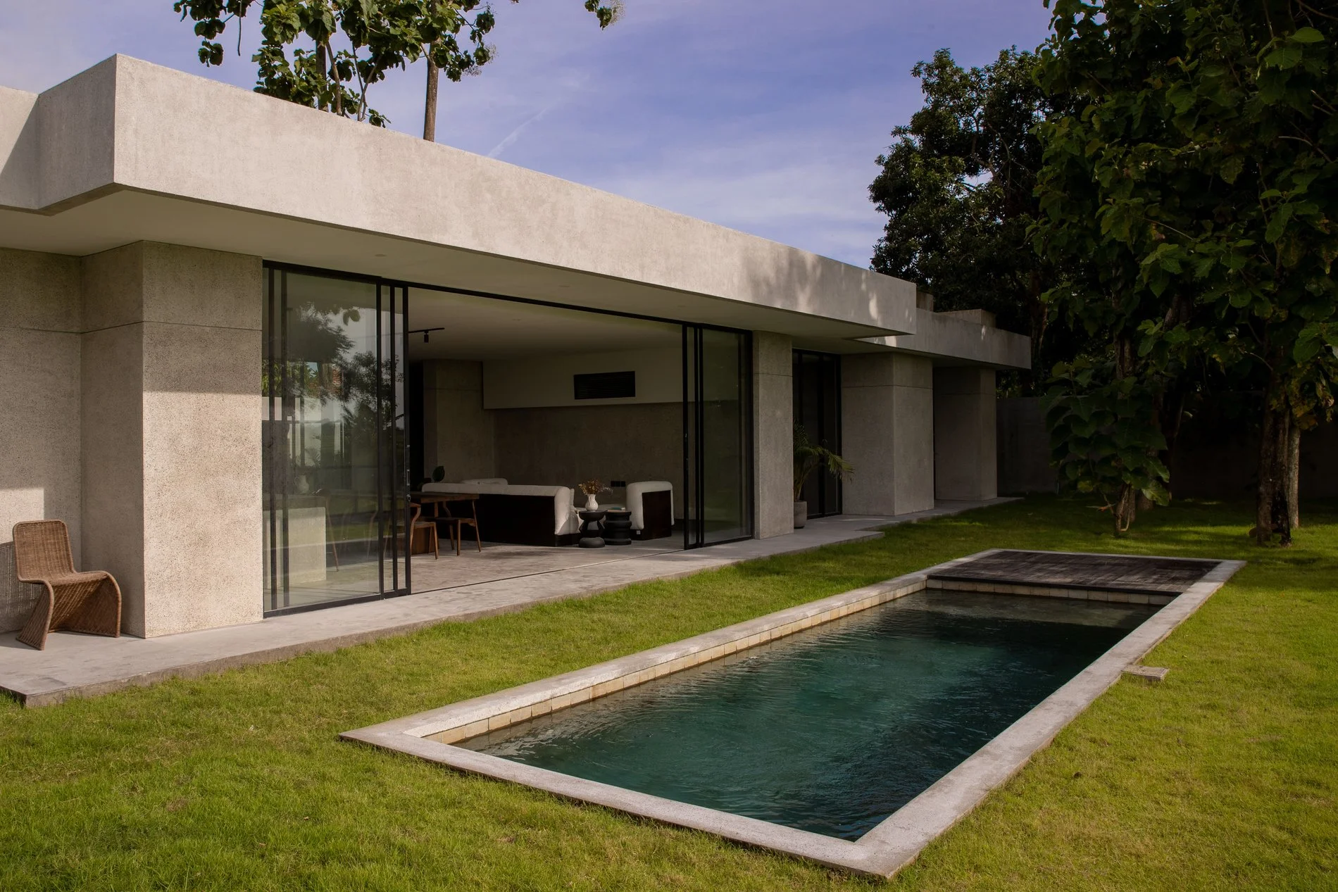 Exterior photo 2