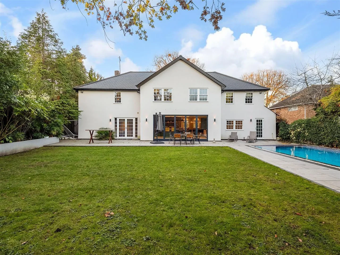 Exterior photo 4