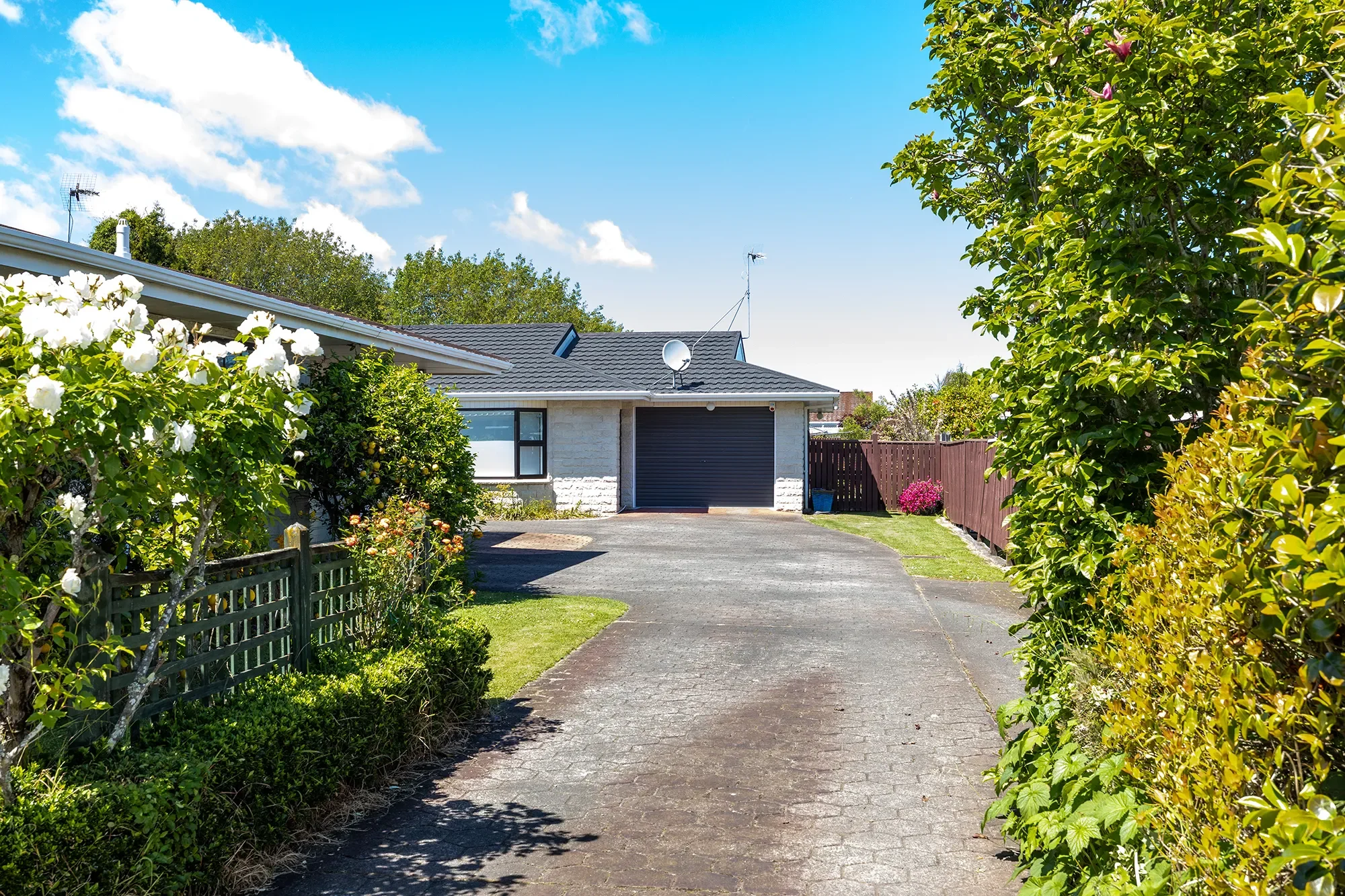 Exterior photo 4