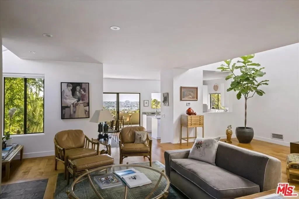 1358 Killarney Avenue, Los Angeles, California, United States. - Photo 16