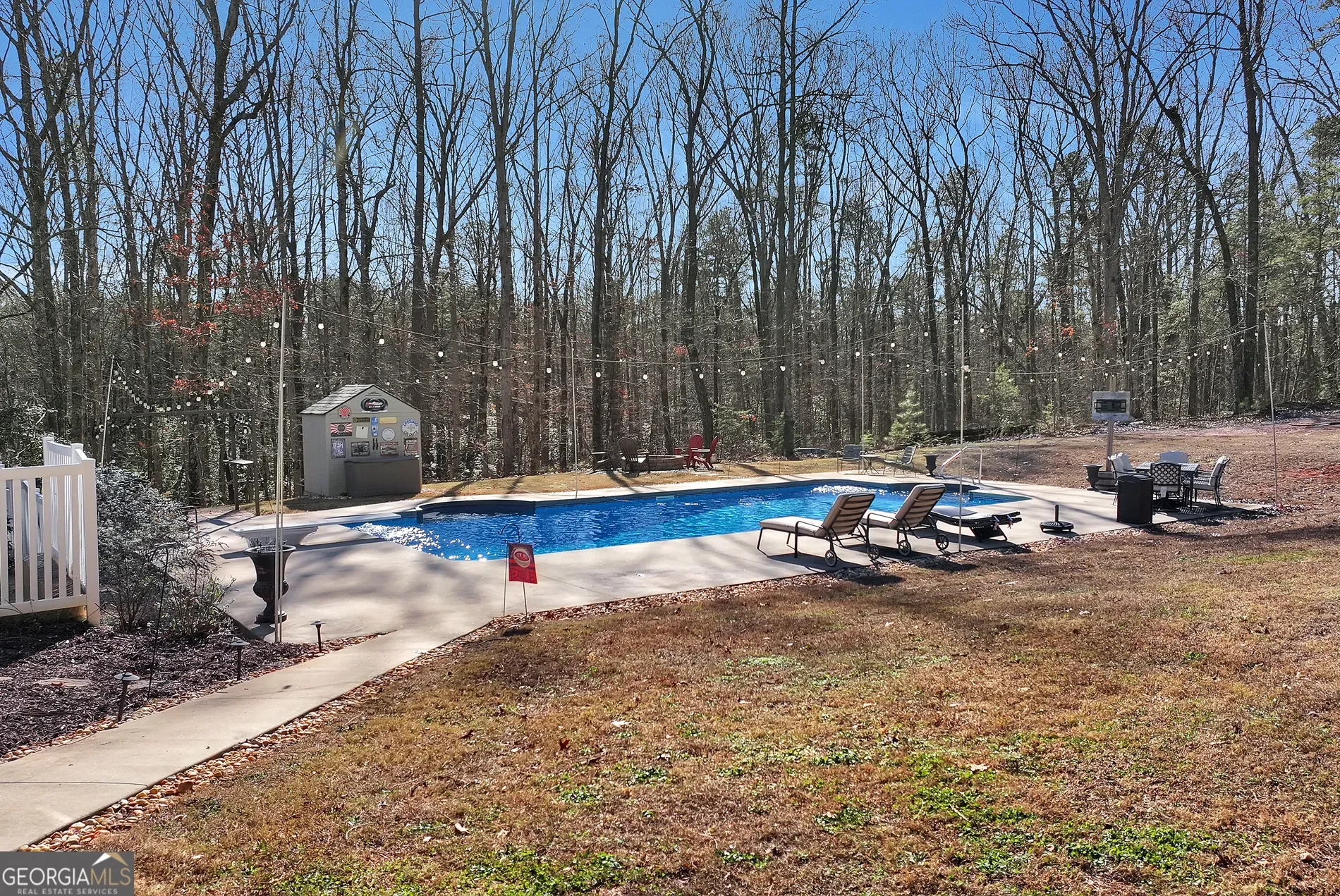 Exterior photo 6