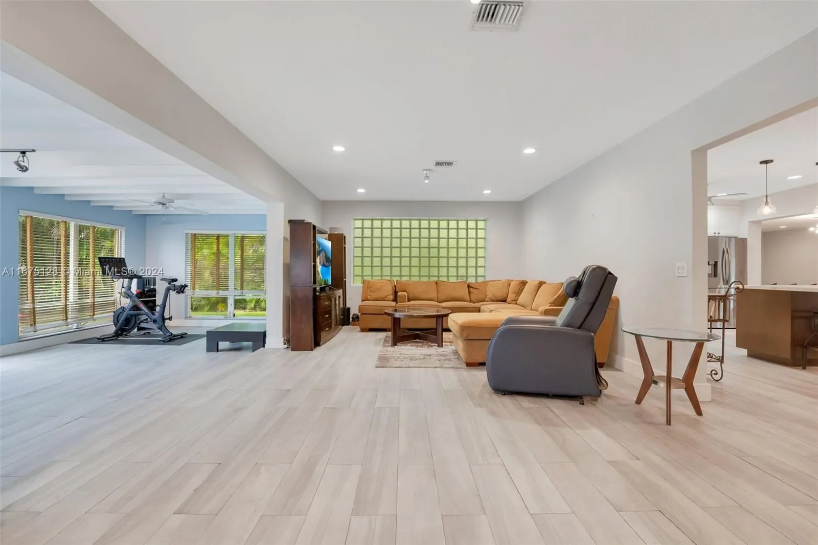 13240 Coronado Ln, North Miami Beach, Florida, United States. - Photo 28