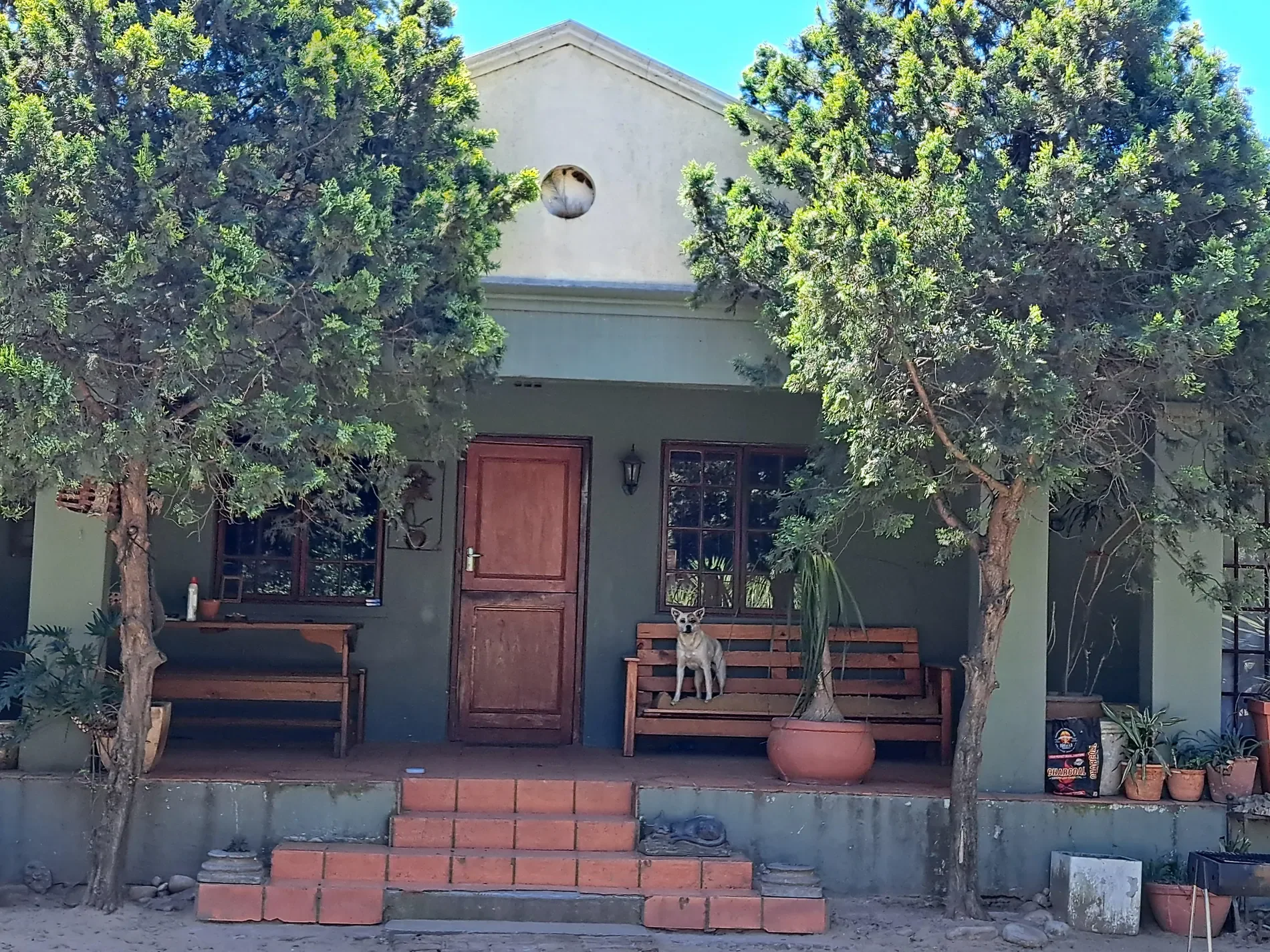 Exterior photo 2