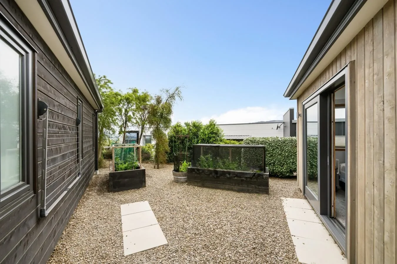 Exterior photo 4