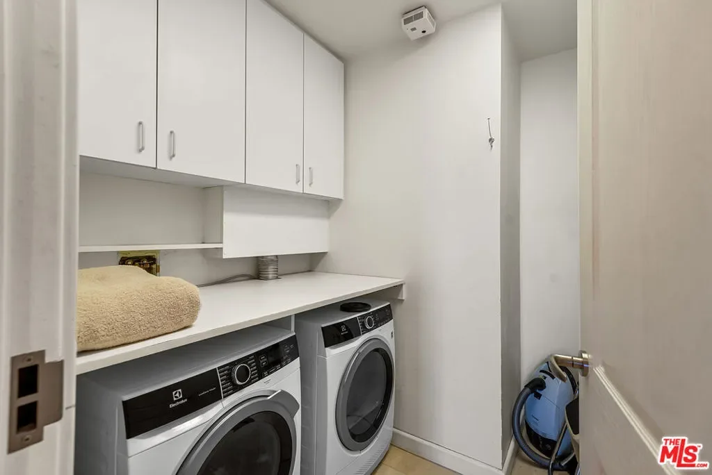 10490 Wilshire Boulevard 604, Los Angeles, California, United States. - Photo 37
