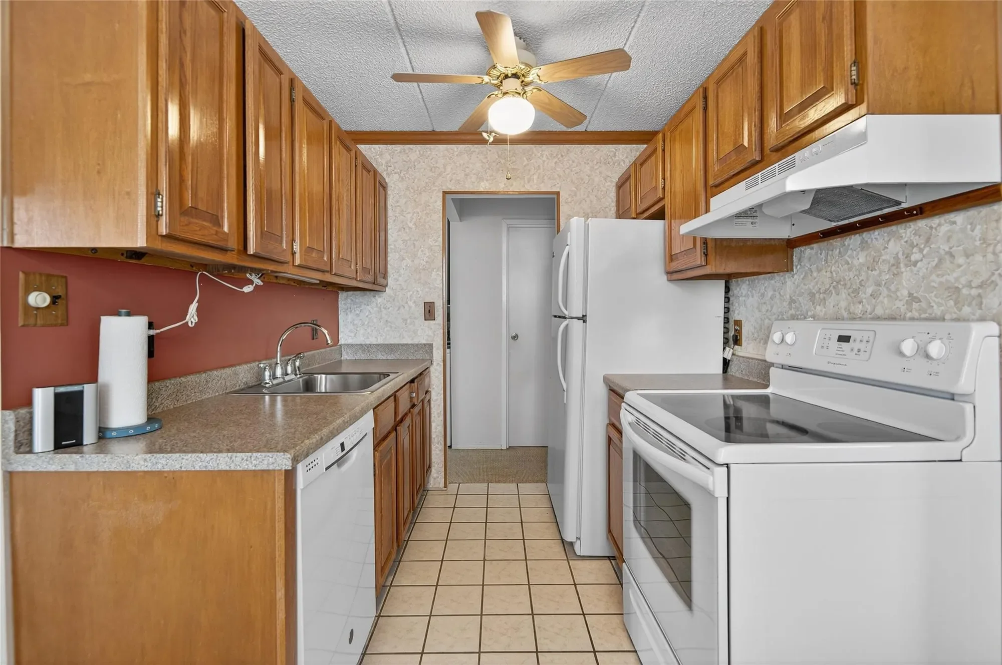 175 Maple Avenue Unit# 5G, Westbury, NY 11590, Salisbury, New York, United States. - Photo 2