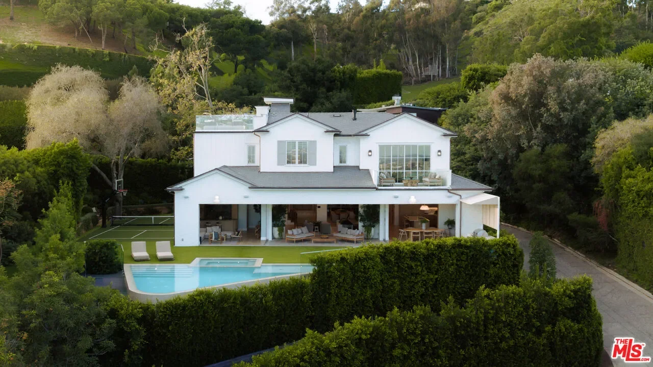 1682 San Onofre Dr, Los Angeles, California, United States. - Photo 6