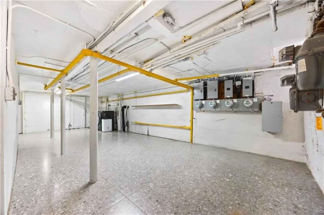 385 6th Avenue, New York, New York, United States. - Photo 20