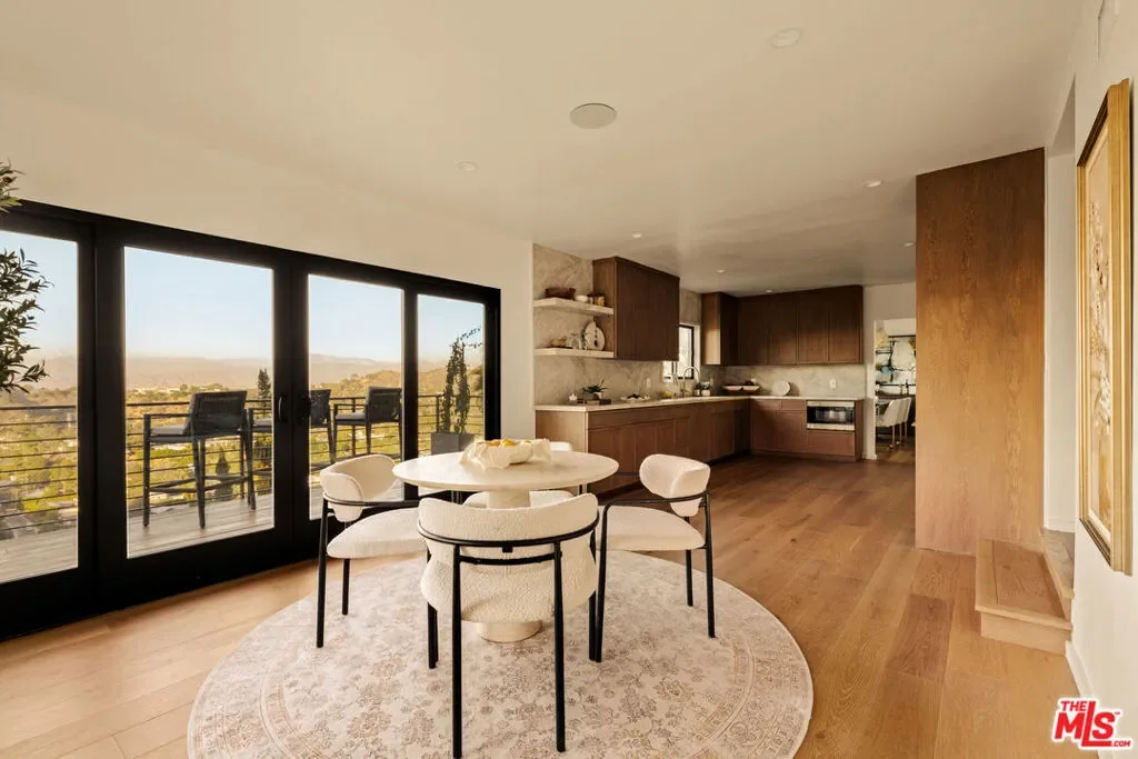 8620 Skyline Drive, Los Angeles, California, United States. - Photo 27