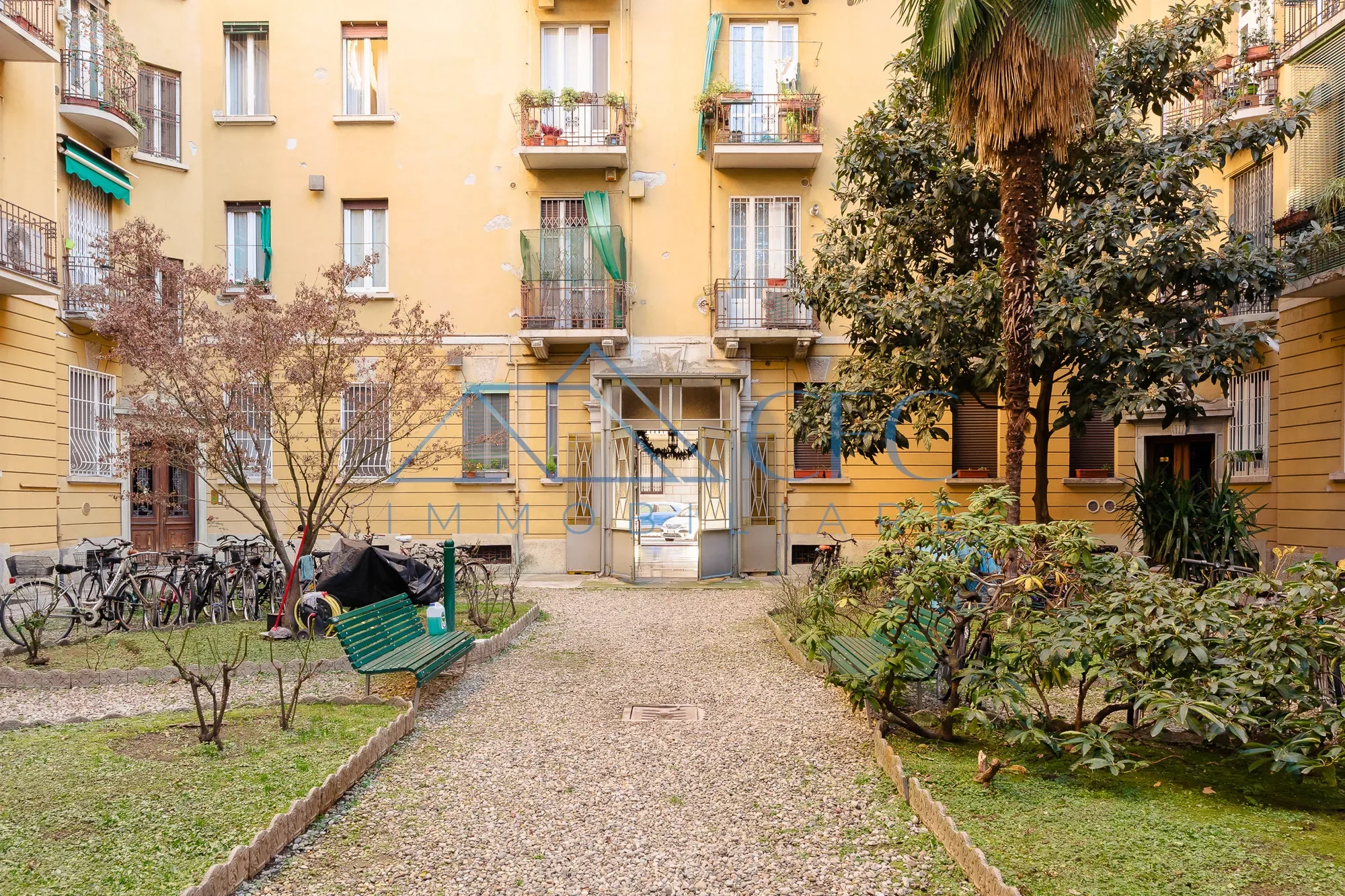 Exterior photo 4