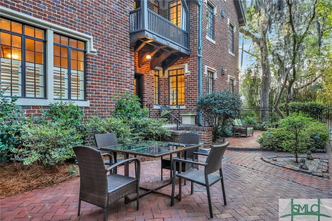 Exterior photo 10