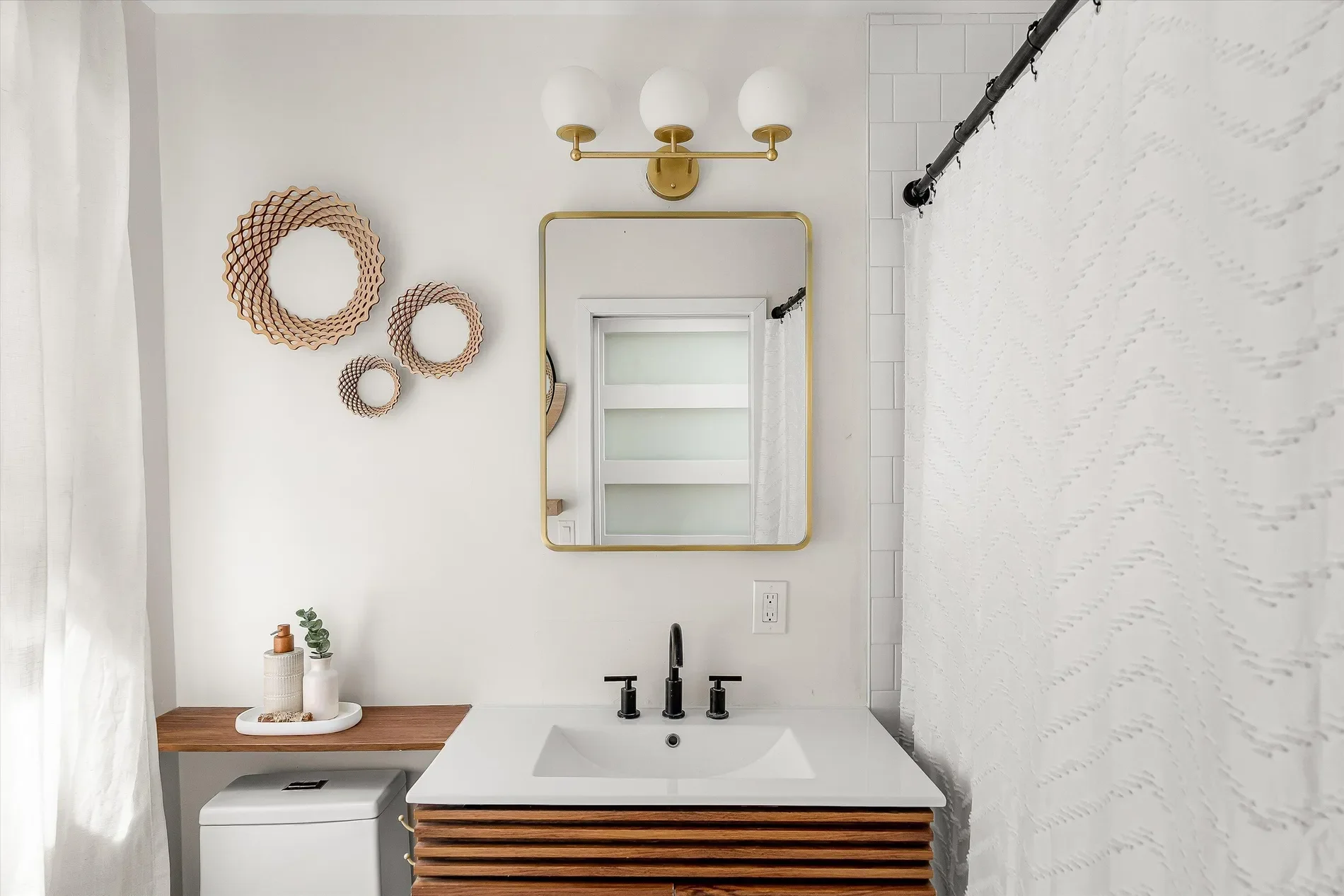 246 San Julian Avenue, Santa Barbara, California, United States. - Photo 12