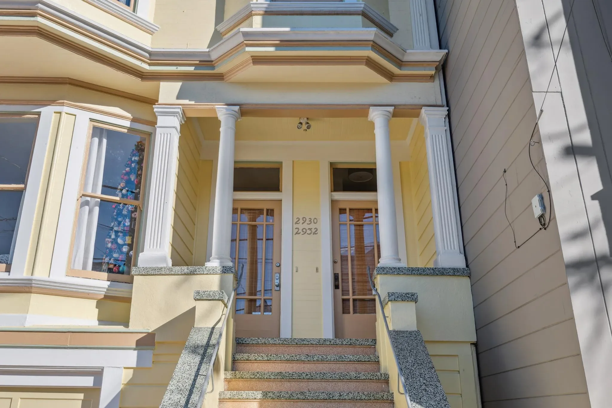 Exterior photo 4