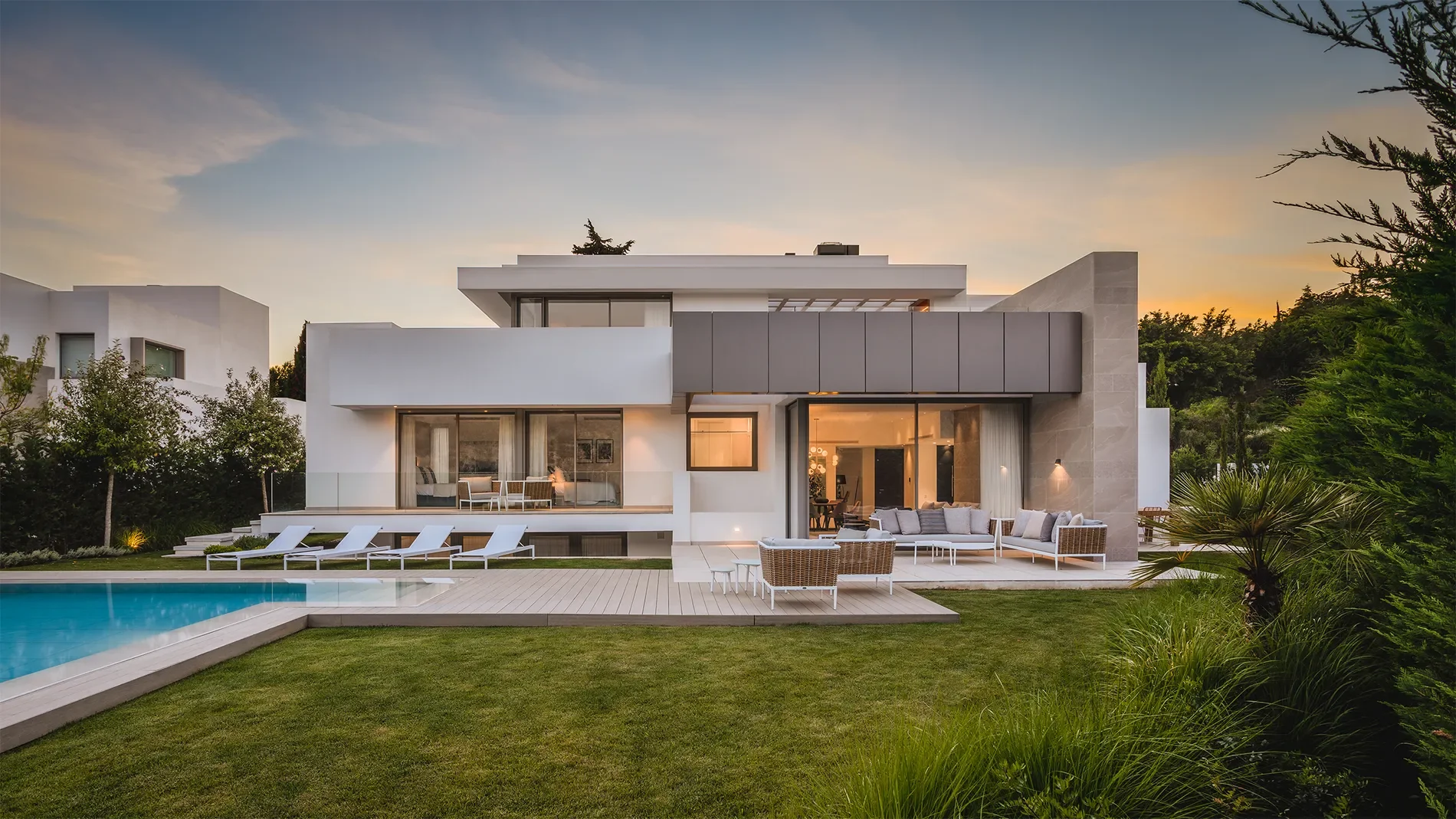 Exterior photo 2