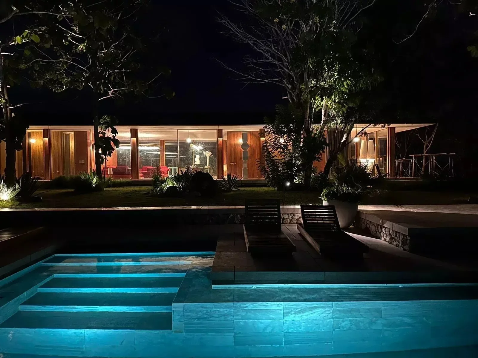 Exterior photo 5