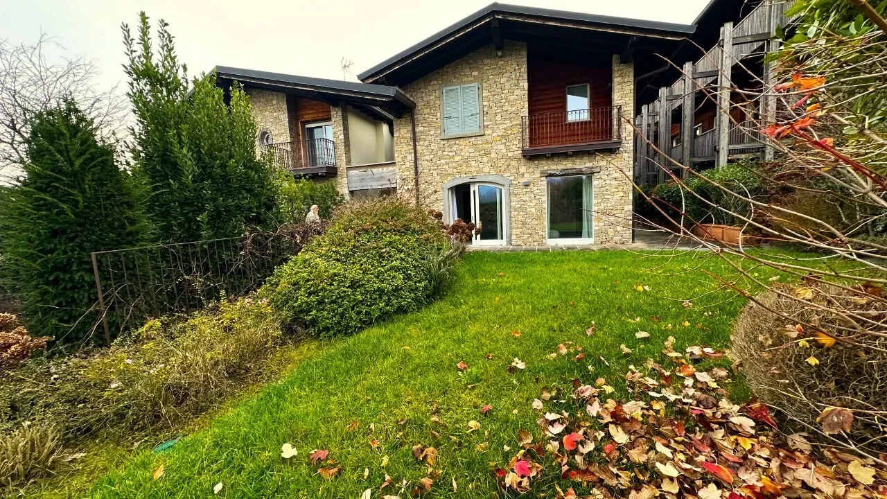 Mozzo, Lombardy, Italy. - Photo 10