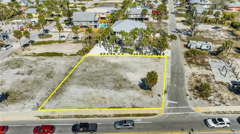 111 Coconut DR, Fort Myers Beach, Florida, United States. - Photo 6