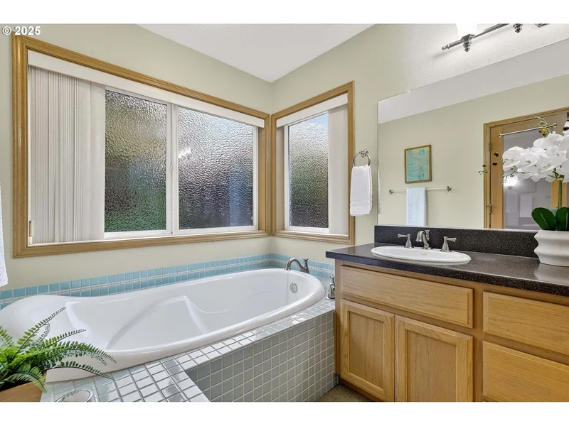 14341 SE Terrace Dr, Clackamas, OR 97015, Clackamas, Oregon, United States. - Photo 32