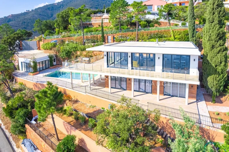 THEOULE-SUR-MER TRAYAS - Contemporary villa with Sea views over the bay of Cannes and the Estérel.