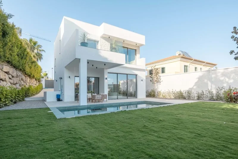 Contemporary Villa for Sale – Sleek Design & Scenic Location!