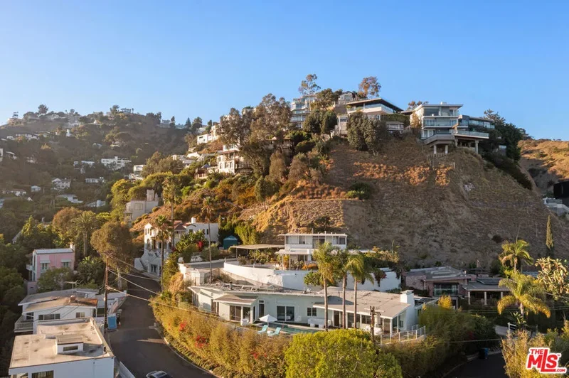 8411 Hollywood Boulevard, Los Angeles, California, United States. - Photo 35