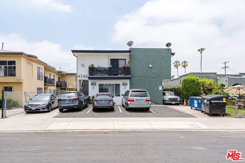 4546 W 17th Street, Los Angeles, California, United States. - Photo 6
