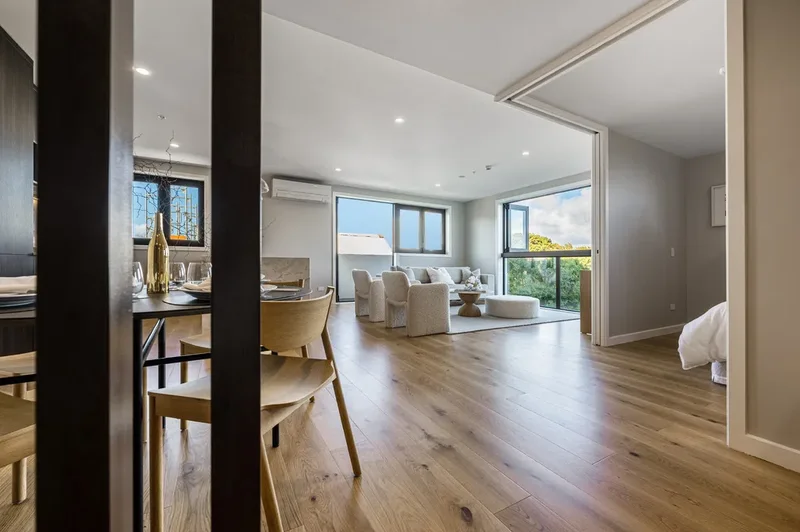 The Ridge is set back from the street in a quiet residential setting. It enjoys an elevated site tha