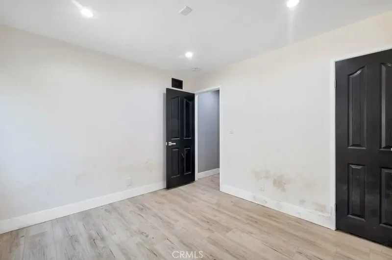 10122 Jovita Avenue, Los Angeles, California, United States. - Photo 27