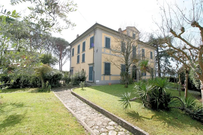 Villa di pregio con parco in vendita a Uzzano, Santa Lucia