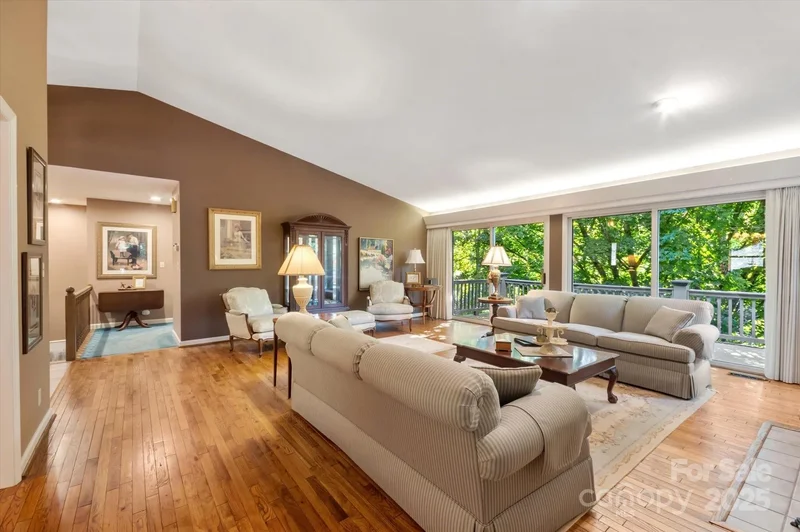 2240 E Cumming Woods Lane, Hendersonville, NC 28739, Laurel Park, North Carolina, United States. - Photo 10