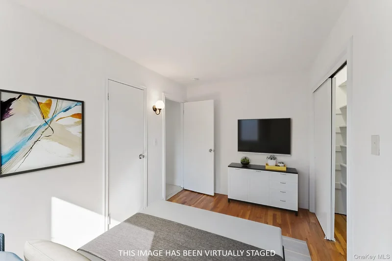 376 Hunnewell Avenue, Elmont, New York, United States. - Photo 8