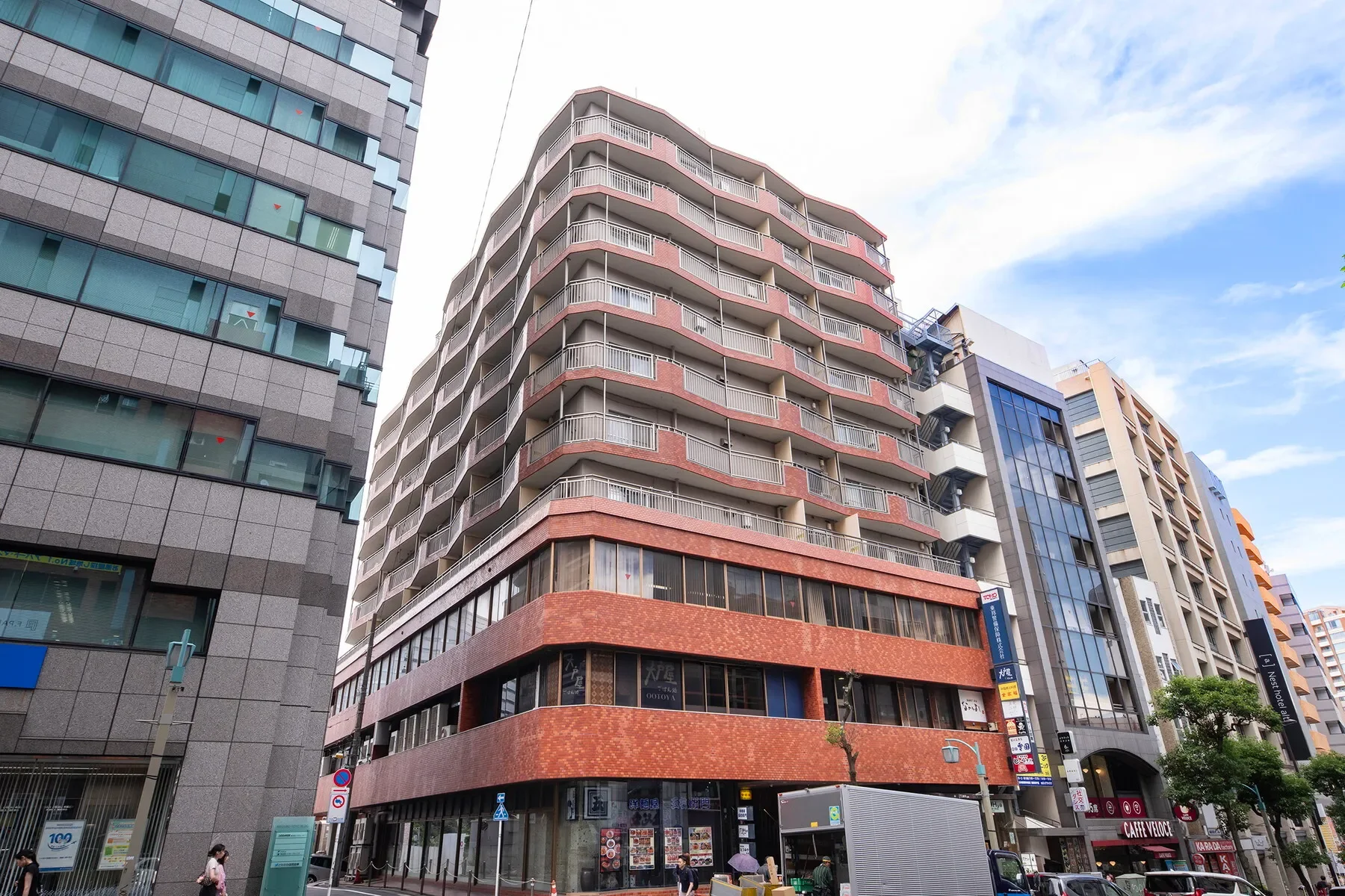 Exterior photo 4