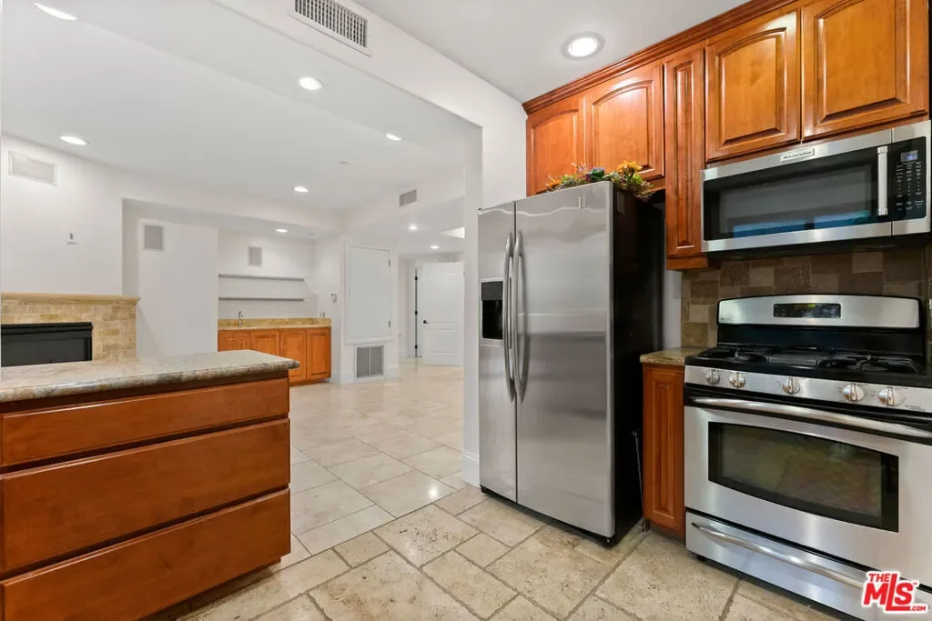 16123 W Sunset Boulevard 101, Los Angeles, California, United States. - Photo 3