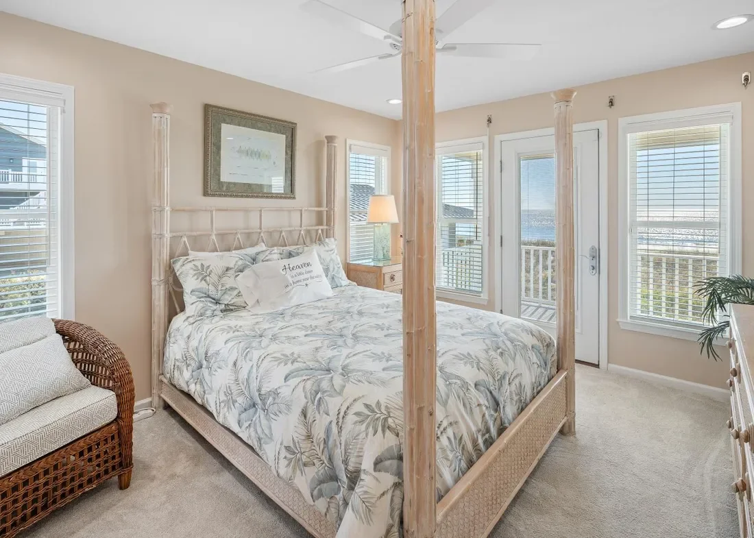 6901 W Beach Drive, Oak Island, North Carolina, United States. - Photo 21