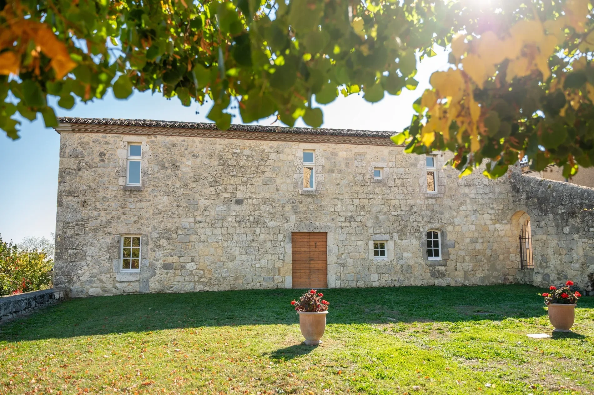 Exterior photo 5