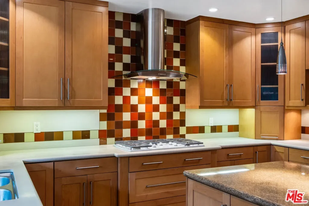 15901 High Knoll Road, Los Angeles, California, United States. - Photo 5