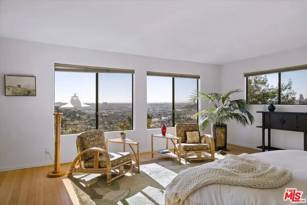 1358 Killarney Avenue, Los Angeles, California, United States. - Photo 4