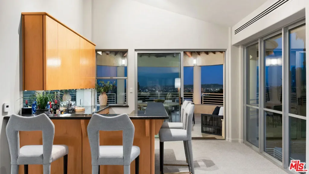 816 Monte Leon Drive, Beverly Hills, California, United States. - Photo 29