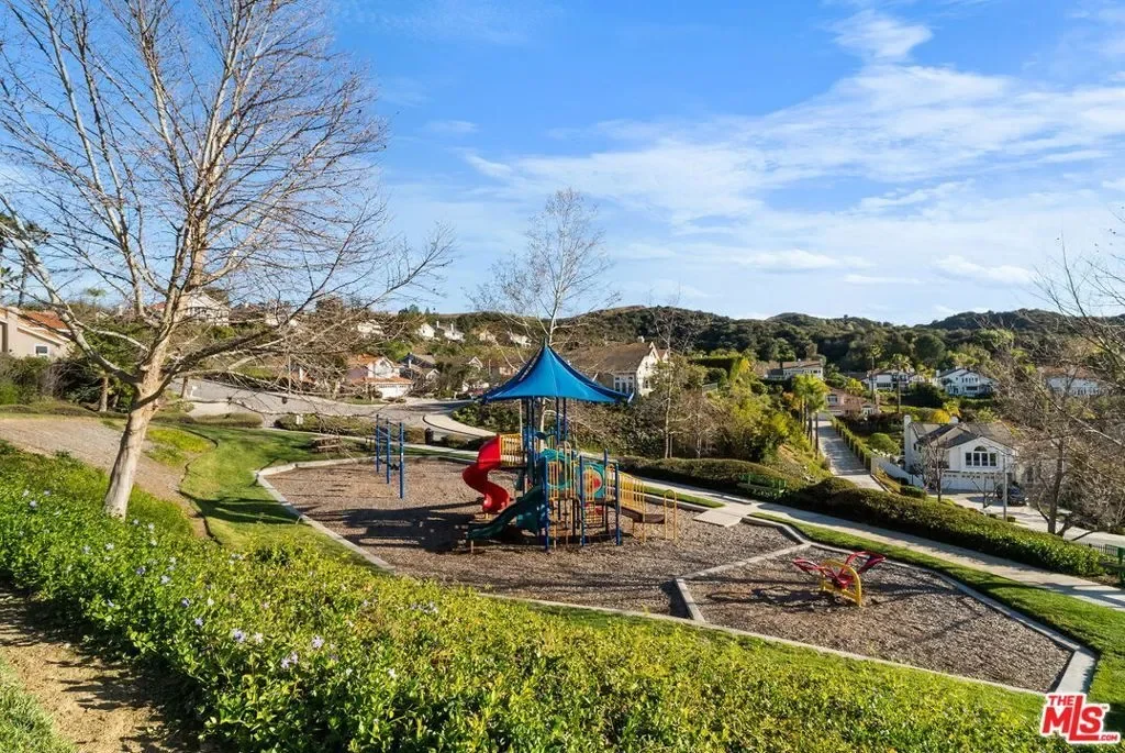 22248 Cairnloch Street, Hidden Hills, California, United States. - Photo 24