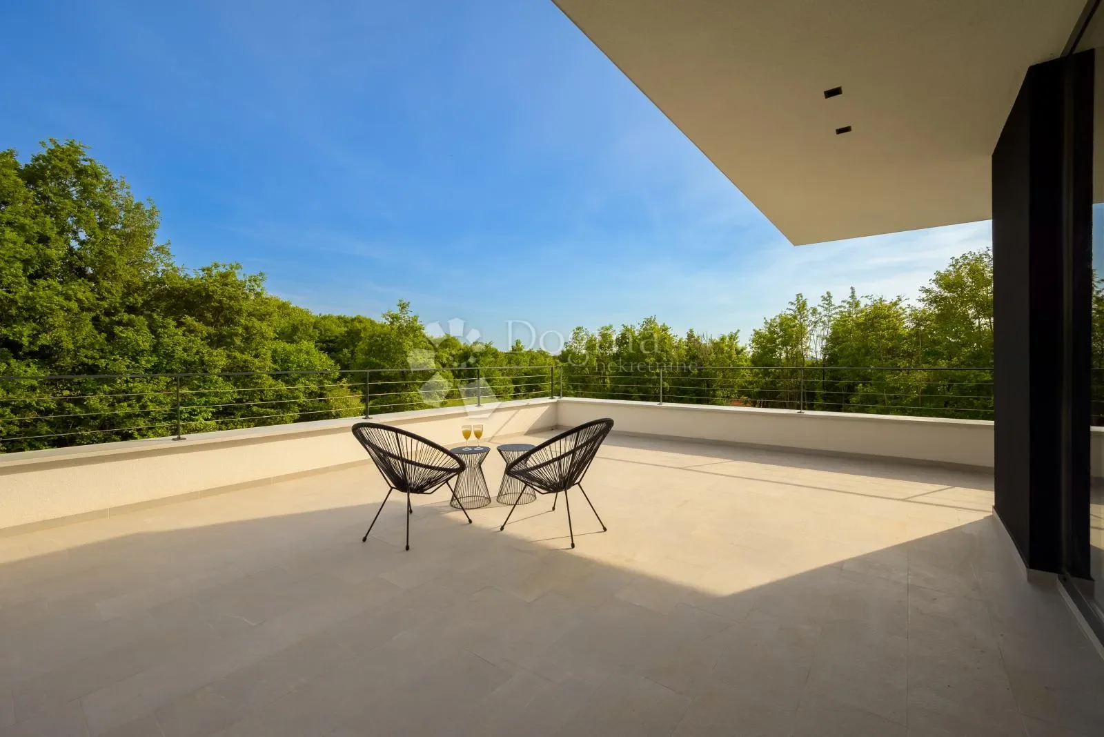 Exterior photo 7